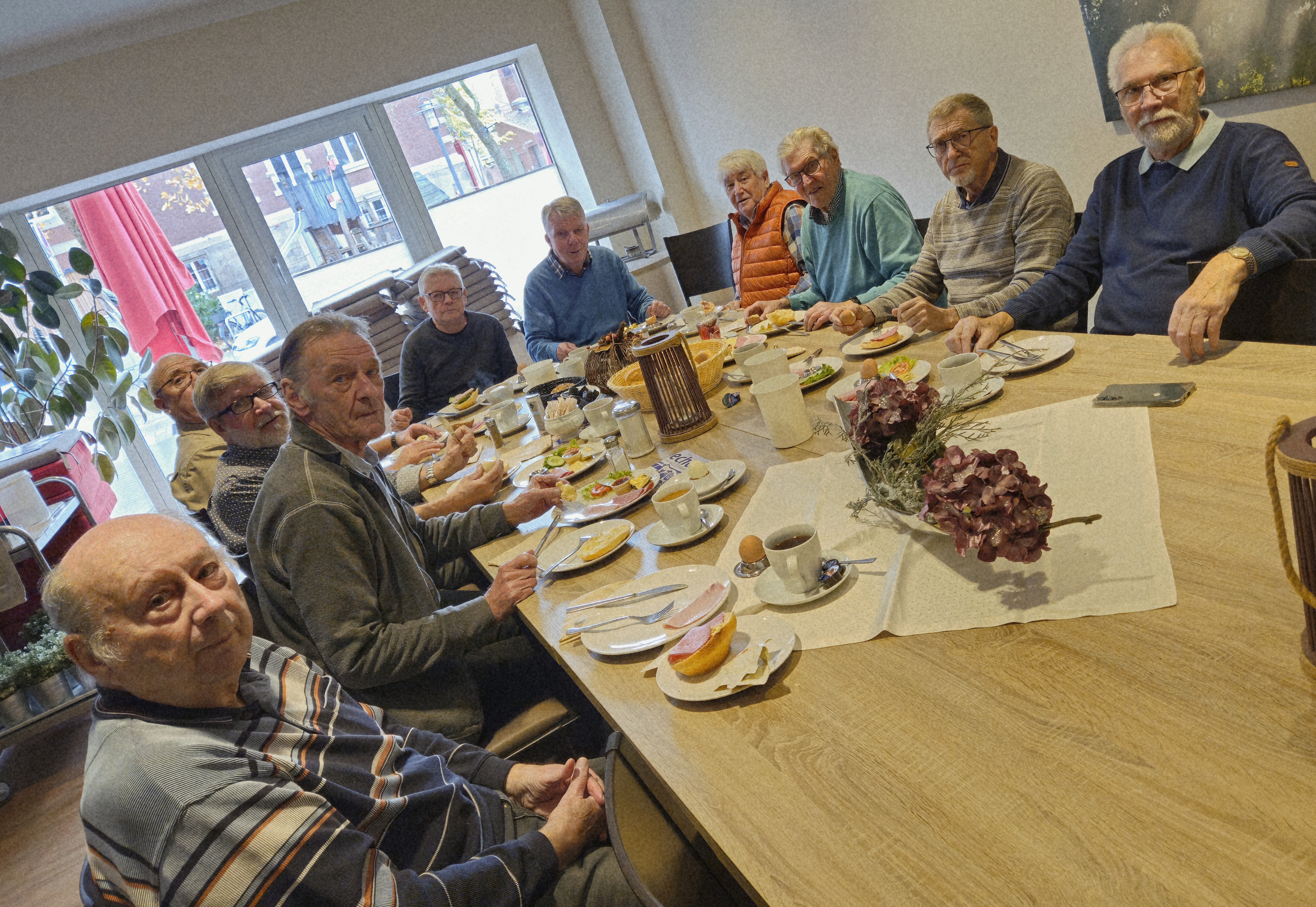 Geselligkeit wird bei denTennisherren Ü70 weiterhin groß geschrieben