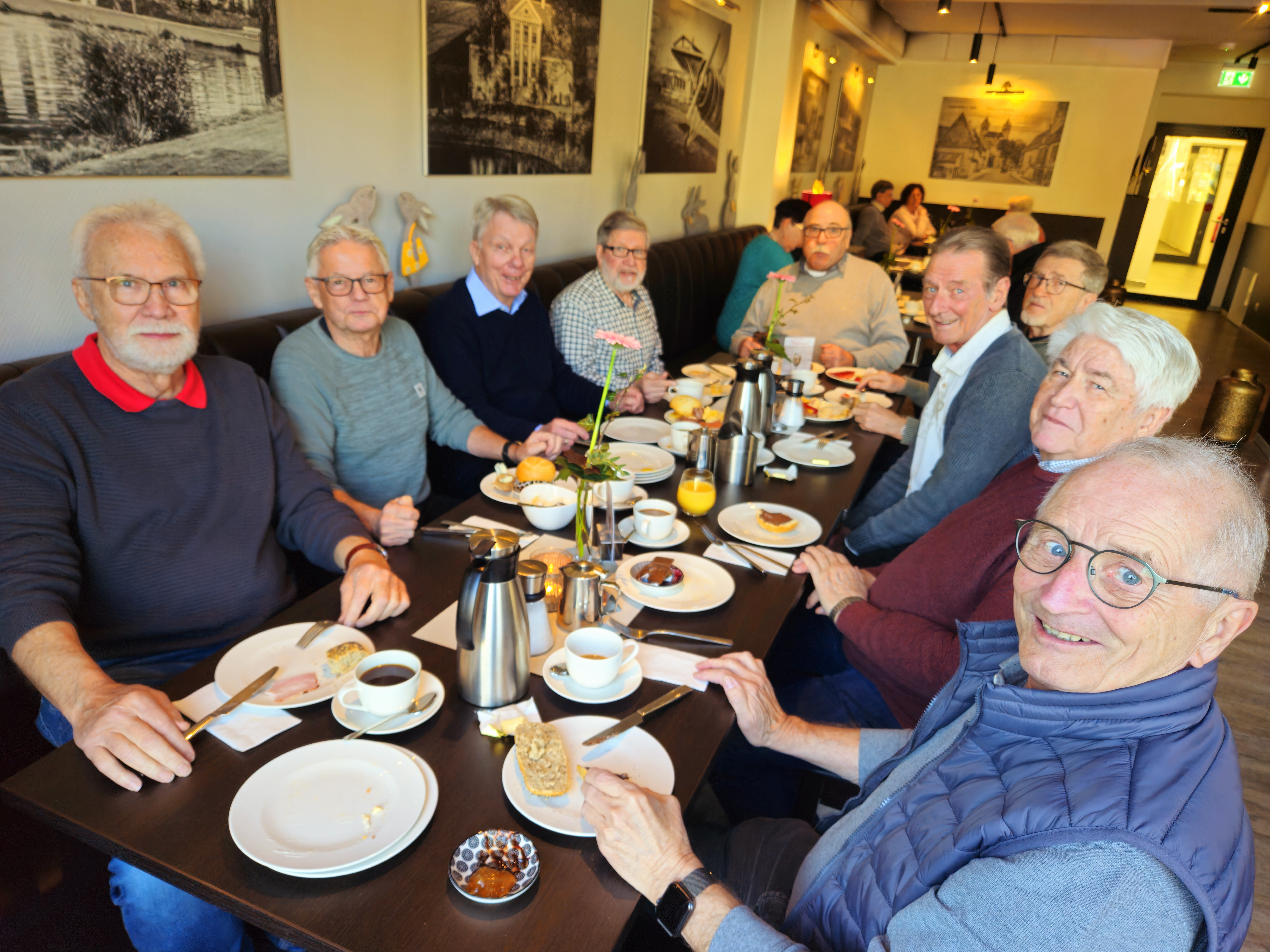 Ü-70 Tennisherren trafen sich zum Frühstück erstmals auswärts